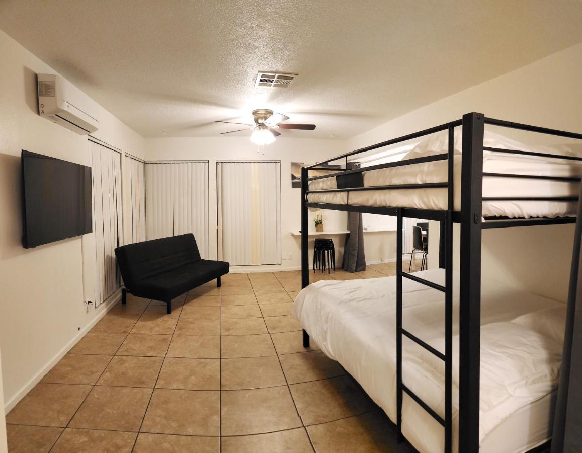 Centrally Located, 4X Queen, 300 Mbps Internet With Backyard! Hemet Esterno foto