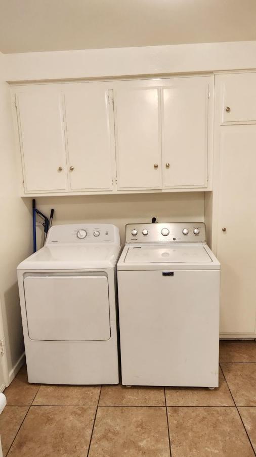 Centrally Located, 4X Queen, 300 Mbps Internet With Backyard! Hemet Esterno foto