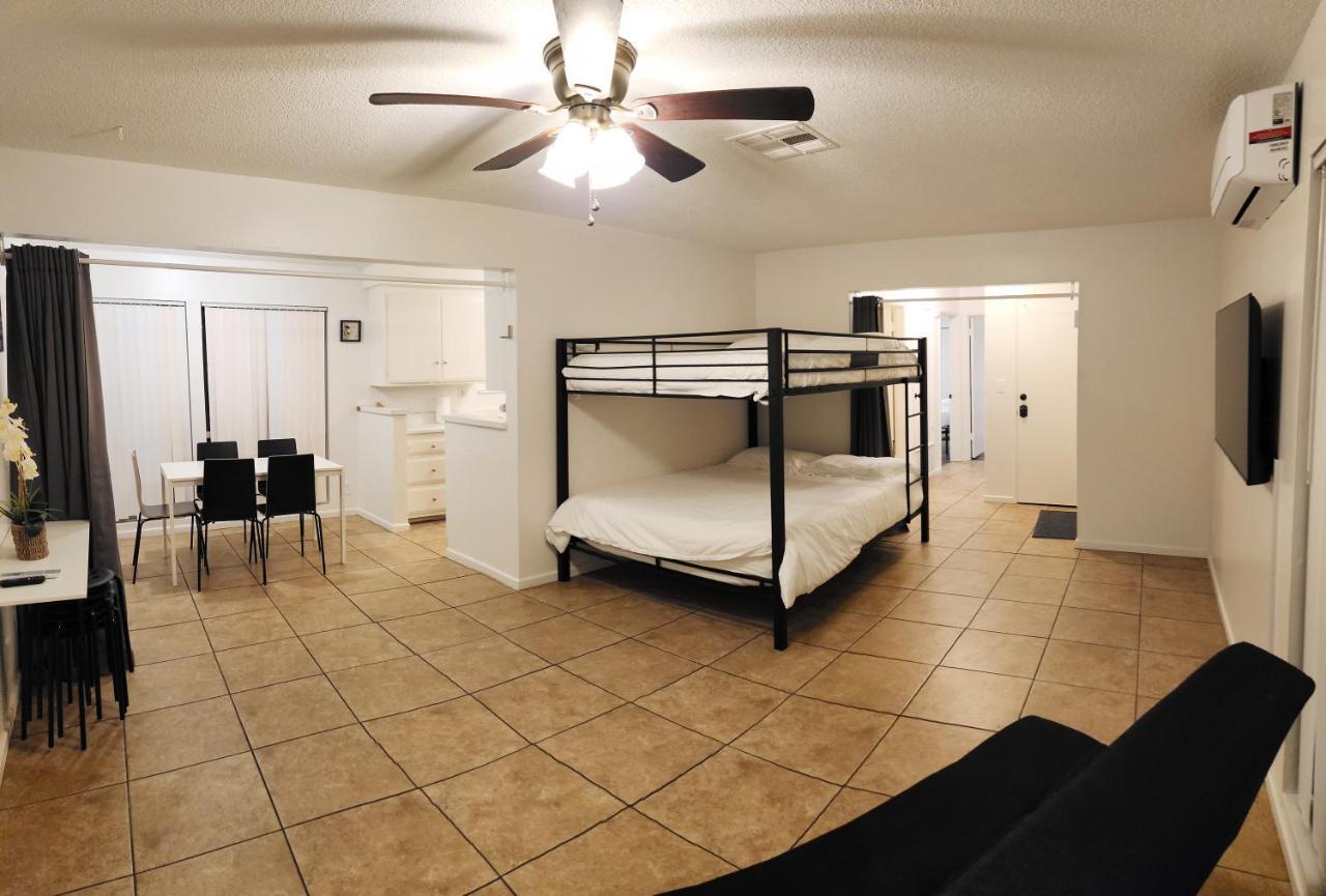 Centrally Located, 4X Queen, 300 Mbps Internet With Backyard! Hemet Esterno foto