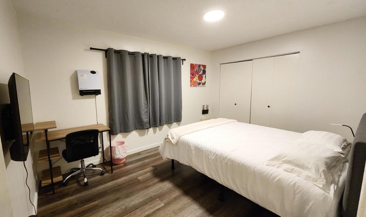 Centrally Located, 4X Queen, 300 Mbps Internet With Backyard! Hemet Esterno foto