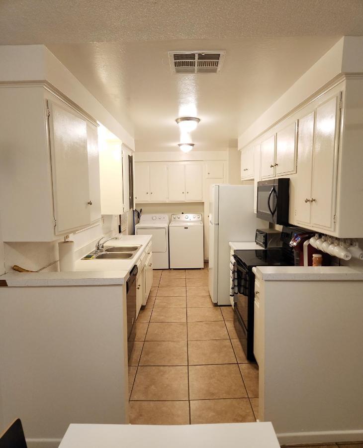 Centrally Located, 4X Queen, 300 Mbps Internet With Backyard! Hemet Esterno foto