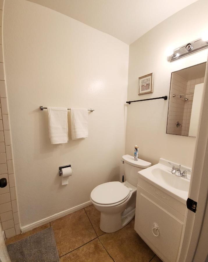 Centrally Located, 4X Queen, 300 Mbps Internet With Backyard! Hemet Esterno foto