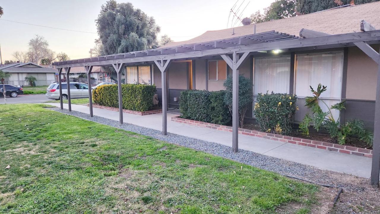 Centrally Located, 4X Queen, 300 Mbps Internet With Backyard! Hemet Esterno foto